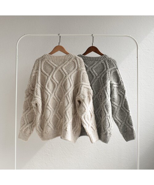 Lavish Gate（ラヴィッシュゲート）の「knit-02046　クルーネック　ケーブル柄ニット　ライトグレー　ベージュ（ニット/セーター・レディース・その他）」の8枚目の写真