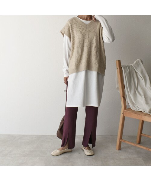 Lavish Gate(ラヴィッシュゲート)の「knit-02048 ウール混 ケーブル オーバーVネックニットベスト ベージュ(ベスト・レディース・その他)」の2枚目の写真