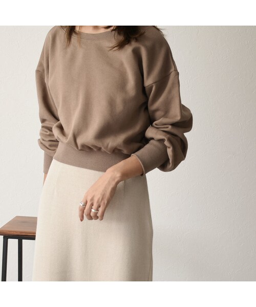 Lavish Gate（ラヴィッシュゲート）の「tops-04022　日本製　バックオープン　スウェット　ベージュ　モカ（スウェット・レディース・その他）」の2枚目の写真