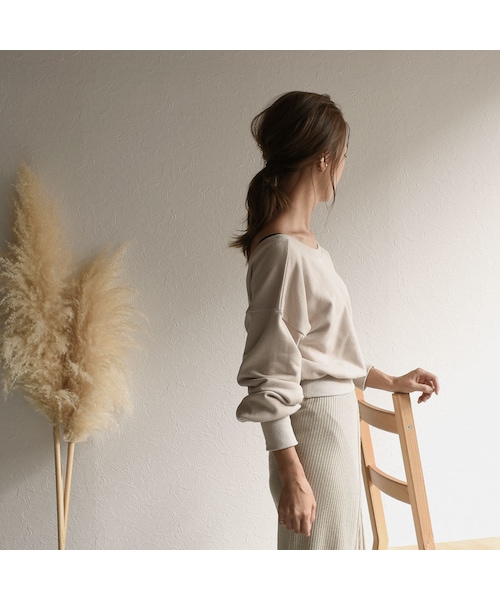 Lavish Gate（ラヴィッシュゲート）の「tops-04022　日本製　バックオープン　スウェット　ベージュ　モカ（スウェット・レディース・その他）」の5枚目の写真