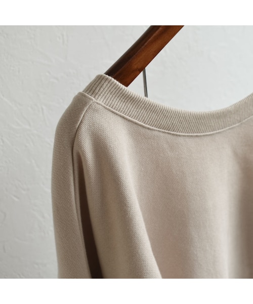 Lavish Gate（ラヴィッシュゲート）の「tops-04022　日本製　バックオープン　スウェット　ベージュ　モカ（スウェット・レディース・その他）」の13枚目の写真