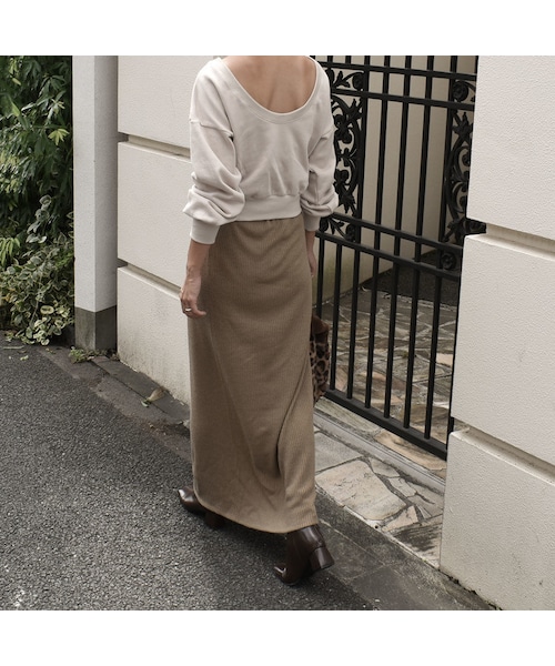 Lavish Gate（ラヴィッシュゲート）の「tops-04022　日本製　バックオープン　スウェット　ベージュ　モカ（スウェット・レディース・その他）」の8枚目の写真