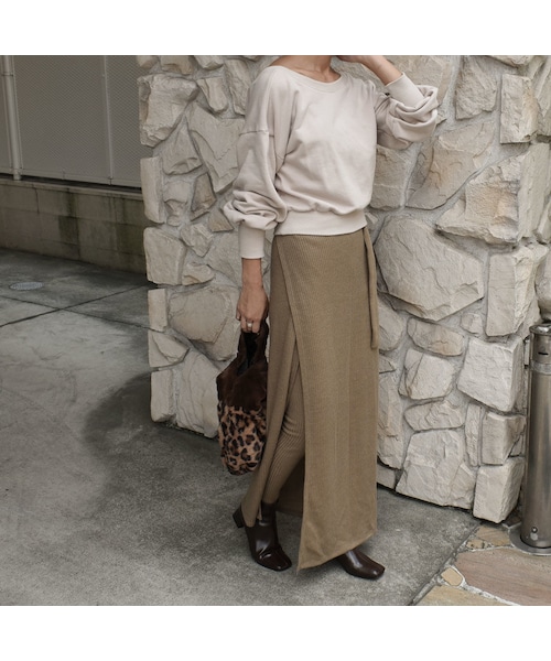 Lavish Gate（ラヴィッシュゲート）の「tops-04022　日本製　バックオープン　スウェット　ベージュ　モカ（スウェット・レディース・その他）」の6枚目の写真