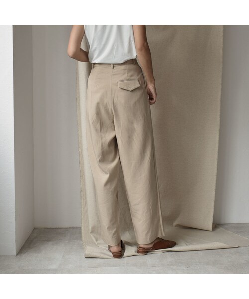 Lavish Gate（ラヴィッシュゲート）の「bottoms-02036　タック入りテーパード パンツ　ライトベージュ　ライトカーキ（その他パンツ・レディース・その他）」の5枚目の写真