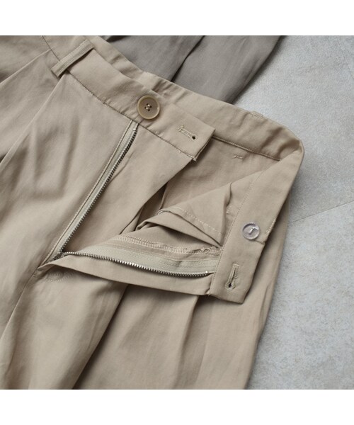 Lavish Gate（ラヴィッシュゲート）の「bottoms-02036　タック入りテーパード パンツ　ライトベージュ　ライトカーキ（その他パンツ・レディース・その他）」の12枚目の写真