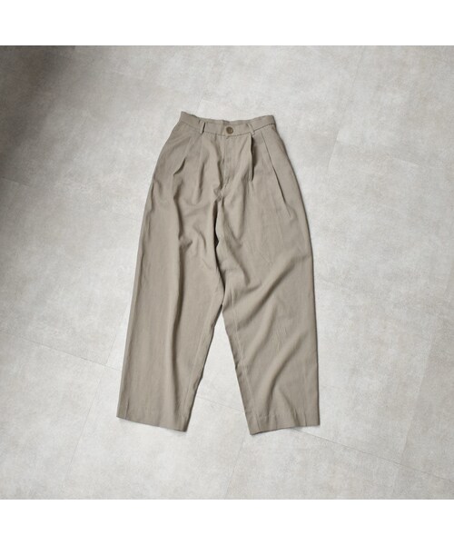 Lavish Gate（ラヴィッシュゲート）の「bottoms-02036　タック入りテーパード パンツ　ライトベージュ　ライトカーキ（その他パンツ・レディース・その他）」の8枚目の写真
