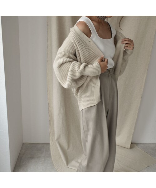 Lavish Gate（ラヴィッシュゲート）の「bottoms-02036　タック入りテーパード パンツ　ライトベージュ　ライトカーキ（その他パンツ・レディース・その他）」の4枚目の写真