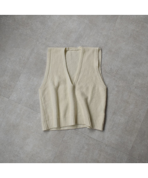 Lavish Gate(ラヴィッシュゲート)の「tops-02126 Vネック ニットベスト オフホワイト ベージュ(ベスト・レディース・その他)」の7枚目の写真