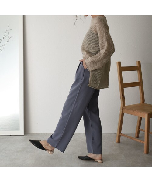 Lavish Gate（ラヴィッシュゲート）の「bottoms-02043　タックセミワイドパンツ　ダスティブルー　ブラック（その他パンツ・レディース・その他）」の4枚目の写真