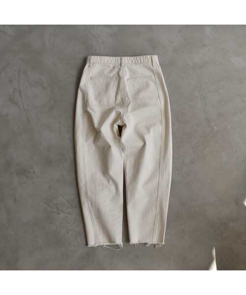 Lavish Gate（ラヴィッシュゲート）の「bottoms-02008　カットオフテーパード パンツ　オフホワイト（デニムパンツ・レディース・その他）」の10枚目の写真