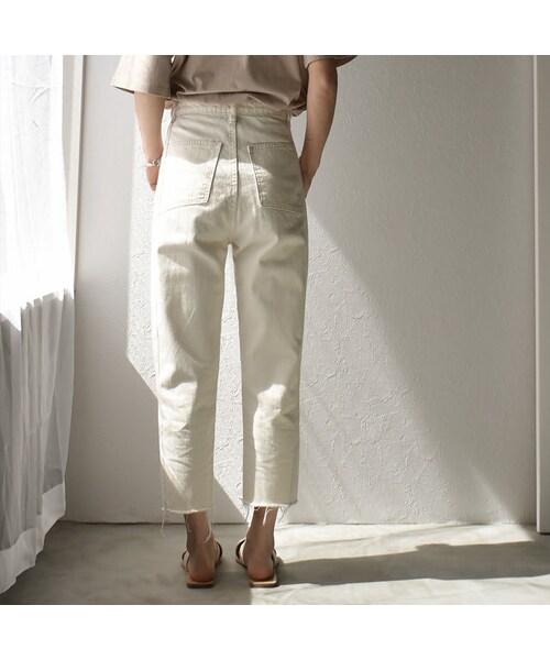 Lavish Gate（ラヴィッシュゲート）の「bottoms-02008　カットオフテーパード パンツ　オフホワイト（デニムパンツ・レディース・その他）」の3枚目の写真