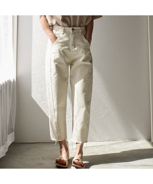 Lavish Gate（ラヴィッシュゲート）の「bottoms-02008　カットオフテーパード パンツ　オフホワイト（デニムパンツ・レディース・その他）」の8枚目の写真