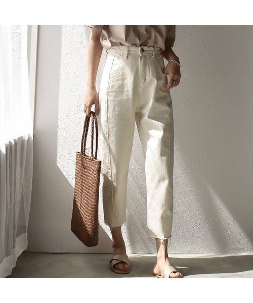 Lavish Gate（ラヴィッシュゲート）の「bottoms-02008　カットオフテーパード パンツ　オフホワイト（デニムパンツ・レディース・その他）」の4枚目の写真