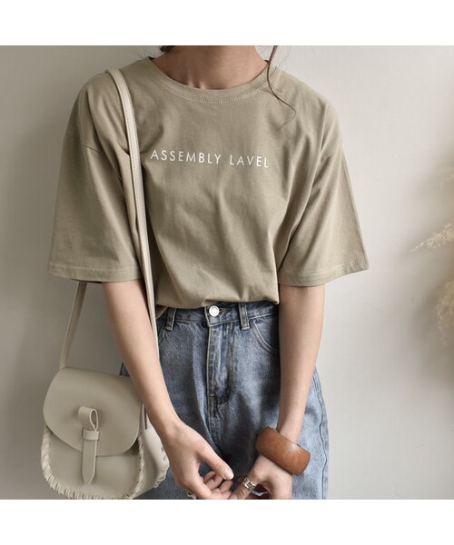 Lavish Gate(ラヴィッシュゲート)の「nh-tops-02051 ロゴデザイン Tシャツ ホワイト グレージュ ベージュ ライトカーキ(Tシャツ/カットソー・レディース・その他)」の3枚目の写真