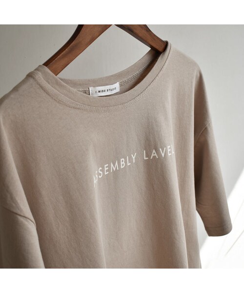 Lavish Gate(ラヴィッシュゲート)の「nh-tops-02051 ロゴデザイン Tシャツ ホワイト グレージュ ベージュ ライトカーキ(Tシャツ/カットソー・レディース・その他)」の8枚目の写真