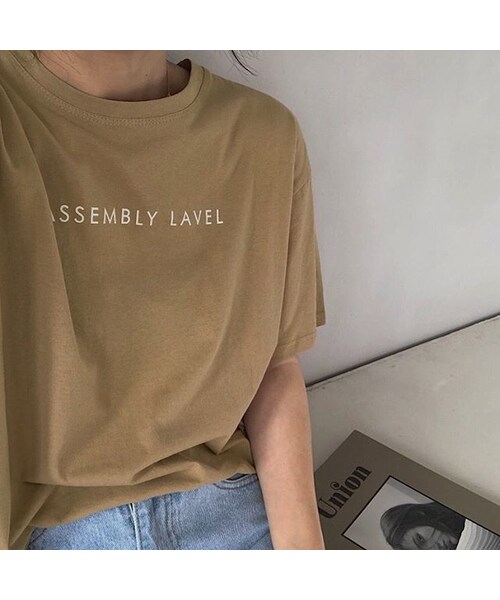 Lavish Gate(ラヴィッシュゲート)の「nh-tops-02051 ロゴデザイン Tシャツ ホワイト グレージュ ベージュ ライトカーキ(Tシャツ/カットソー・レディース・その他)」の13枚目の写真