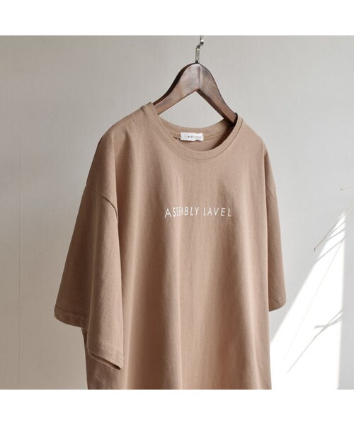 Lavish Gate(ラヴィッシュゲート)の「nh-tops-02051 ロゴデザイン Tシャツ ホワイト グレージュ ベージュ ライトカーキ(Tシャツ/カットソー・レディース・その他)」の9枚目の写真