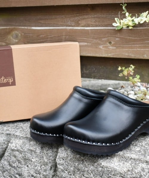 troentorp(トロエントープ)の「TROENTORP Classic Sweadish Clog スムースレザー クロッグ BLACK(ブーツ・その他)」の2枚目の写真