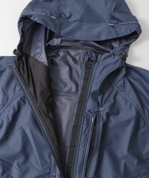 and wander（アンドワンダー）の「and wander raschel rip jacket