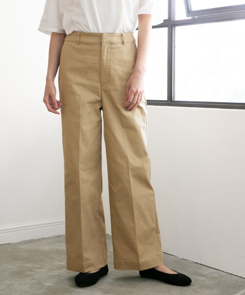 LEPSIM（レプシィム）の「ソフトチノストレートパンツ（パンツ・ブラック/ベージュ/ブラウン）」の2枚目の写真