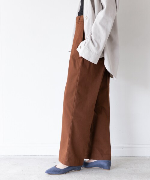 LEPSIM（レプシィム）の「ソフトチノストレートパンツ（パンツ・ブラック/ベージュ/ブラウン）」の14枚目の写真