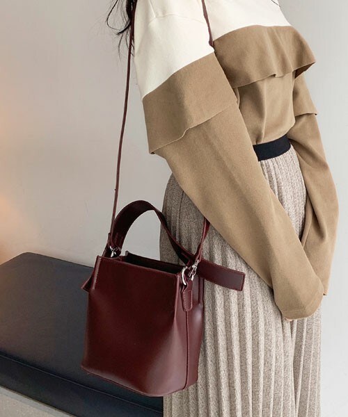 DHOLIC（ディーホリック）の「2WAYスクエアバッグ（ショルダーバッグ・レディース・ブラウン/ブラック/ベージュ/レッド・FREE）」の4枚目の写真