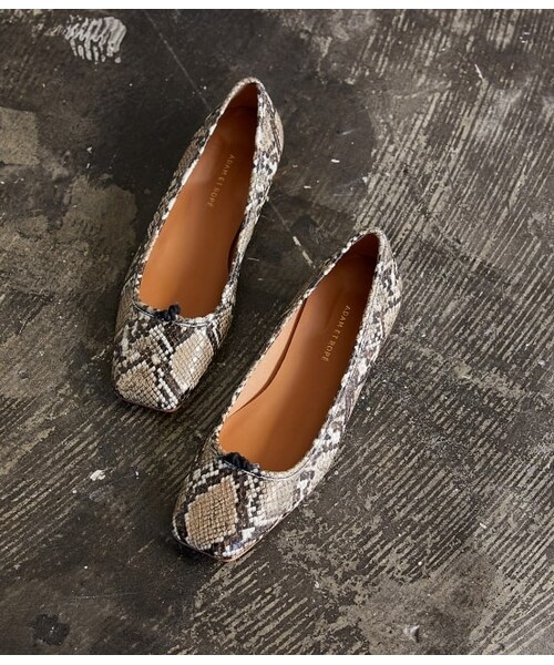 ADAM ET ROPE'(アダムエロペ)の「スクエアトゥバレエシューズ(シューズ・レディース・キャメル/ブラック系/ブラック・23.5/22.5/24.0/24.5/23.0)」の1枚目の写真