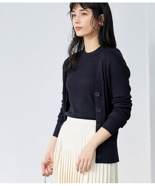 ADAM ET ROPE'(アダムエロペ)の「シルク混ウォッシャブルカーディガン(トップス・レディース・ベージュ系/ネイビー/オレンジ系・F)」の2枚目の写真