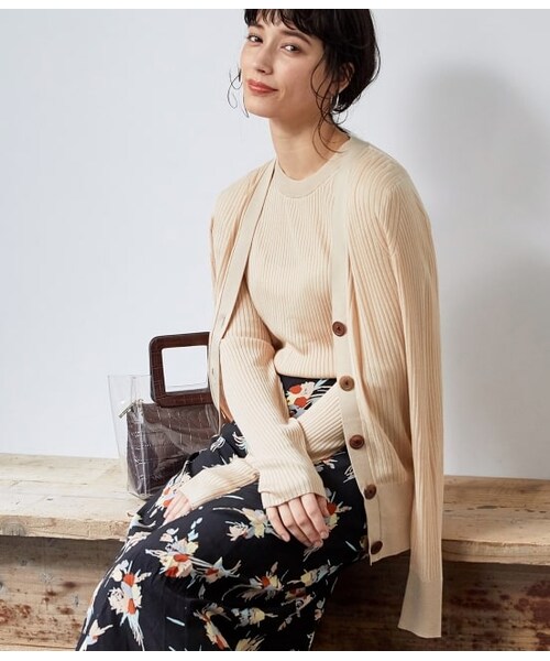 ADAM ET ROPE'(アダムエロペ)の「シルク混ウォッシャブルカーディガン(トップス・レディース・ベージュ系/ネイビー/オレンジ系・F)」の1枚目の写真