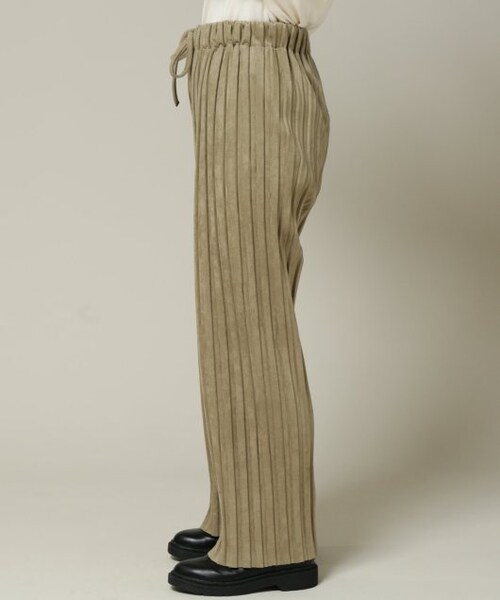 RAY CASSIN(レイカズン)の「ポンチスウェードプリーツパンツ(パンツ・レディース・グリーン/ベージュ/グレージュ・FREE)」の6枚目の写真