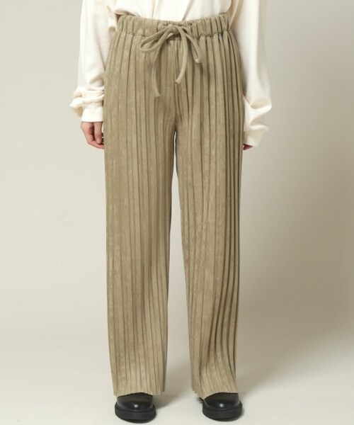 RAY CASSIN(レイカズン)の「ポンチスウェードプリーツパンツ(パンツ・レディース・グリーン/ベージュ/グレージュ・FREE)」の5枚目の写真
