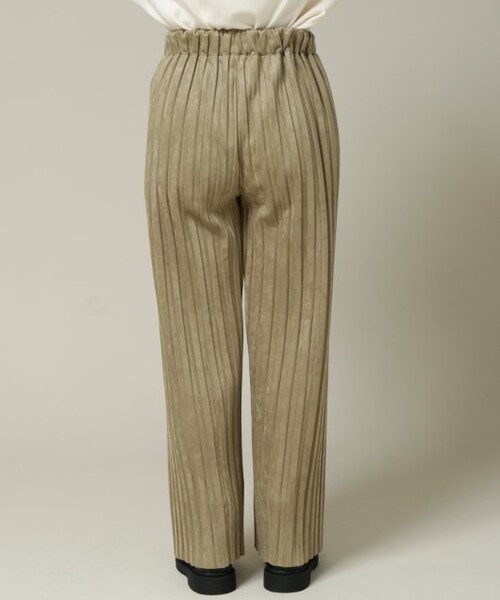 RAY CASSIN(レイカズン)の「ポンチスウェードプリーツパンツ(パンツ・レディース・グリーン/ベージュ/グレージュ・FREE)」の7枚目の写真