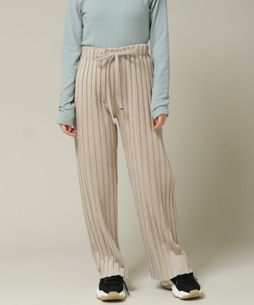 RAY CASSIN(レイカズン)の「ポンチスウェードプリーツパンツ(パンツ・レディース・グリーン/ベージュ/グレージュ・FREE)」の11枚目の写真