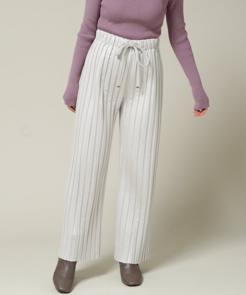 RAY CASSIN(レイカズン)の「ポンチスウェードプリーツパンツ(パンツ・レディース・グリーン/ベージュ/グレージュ・FREE)」の15枚目の写真