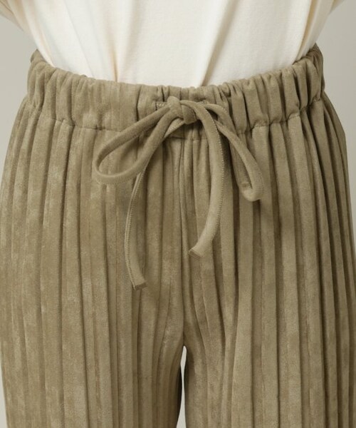 RAY CASSIN(レイカズン)の「ポンチスウェードプリーツパンツ(パンツ・レディース・グリーン/ベージュ/グレージュ・FREE)」の9枚目の写真