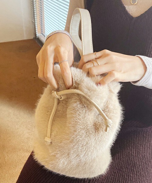 DHOLIC(ディーホリック)の「2WAYファーミニバッグ(ショルダーバッグ・レディース・ベージュ/ブラウン/ブラック・FREE)」の1枚目の写真