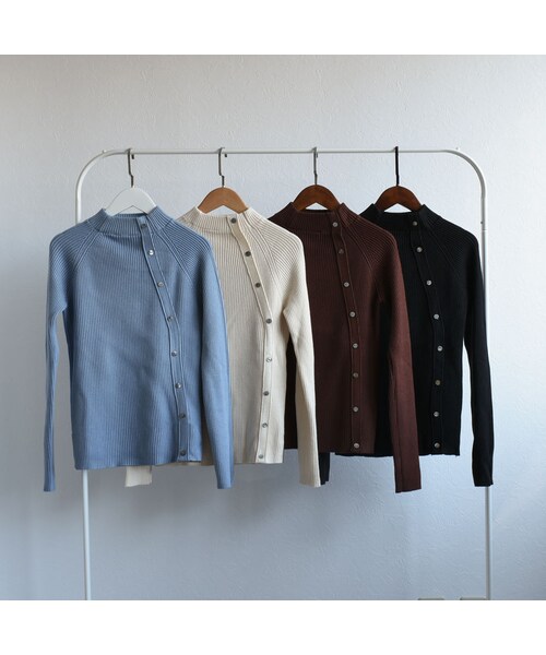 Lavish Gate(ラヴィッシュゲート)の「knit-02075 ボタンデザイン リブ ハイネック ニット ブラック ブラウン ダスティブルー アイボリー(ニット/セーター・レディース・その他)」の12枚目の写真