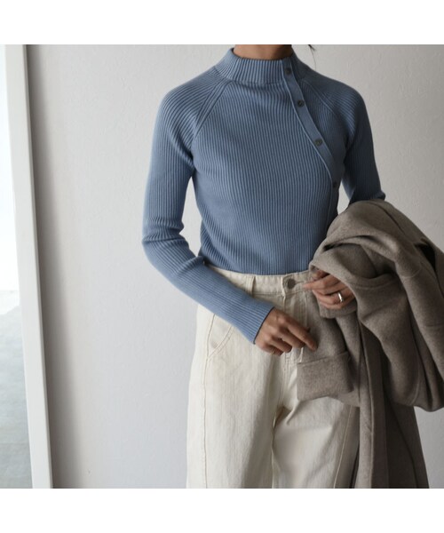 Lavish Gate(ラヴィッシュゲート)の「knit-02075 ボタンデザイン リブ ハイネック ニット ブラック ブラウン ダスティブルー アイボリー(ニット/セーター・レディース・その他)」の8枚目の写真