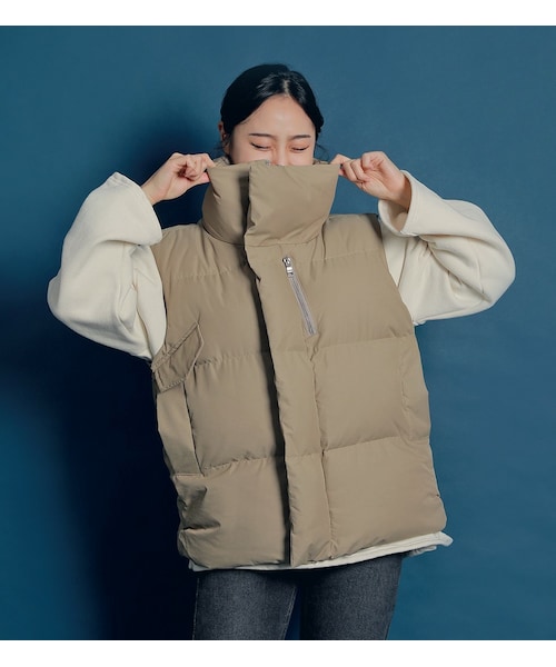HOTPING(ホッピン)の「ハイネックフェイクジッパー中綿ダウンベスト(ダウンベスト・レディース・Black/White/Beige・フリーサイズ)」の3枚目の写真