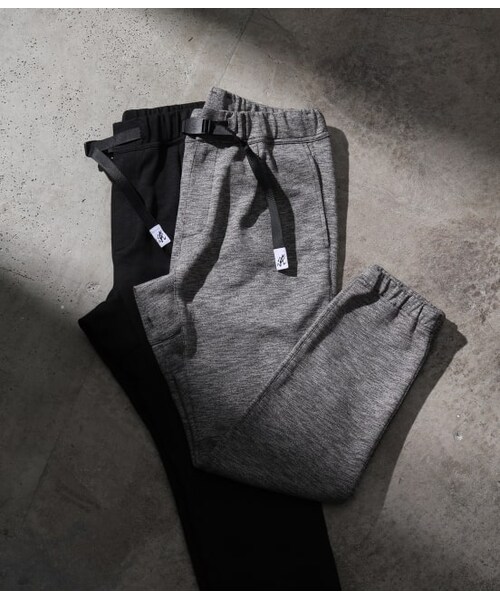 ADAM ET ROPE'（アダムエロペ）の「【GRAMICCI】別注COOLMAX JOGGER PANTS（パンツ・メンズ・チャコール/ブラック・L/S/XL/M）」の2枚目の写真