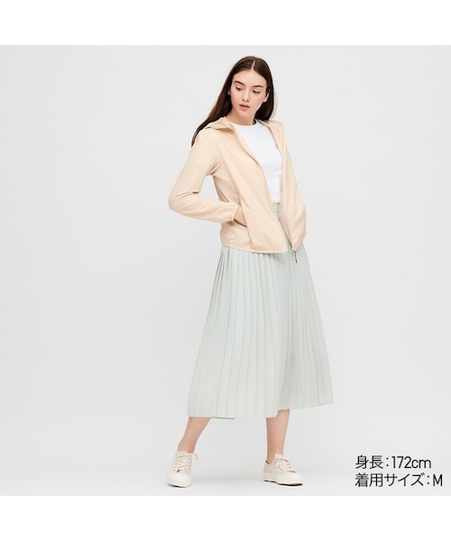 UNIQLO（ユニクロ）の「ポケッタブルUVカットパーカ（その他アウター・レディース・OFF WHITE 01/NAVY 69/LIGHT GREEN 50/GRAY 03/BEIGE 31/PINK 10/BLUE 64/BLACK 09・XS/XXL/3XL/L/M/S/XL）」の4枚目の写真