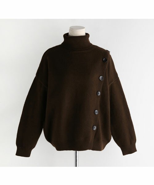 DHOLIC（ディーホリック）の「2WAYボタンニット（ニット/セーター・レディース・ブラック/ブラウン・FREE）」の2枚目の写真