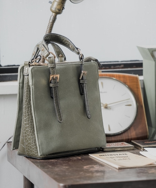 Andemiu（アンデミュウ）の「３パーテーショントート（バッグ・パイソン(NEW)/ライトグレー/ブラウン(NEW)/グリーン(NEW)）」の4枚目の写真