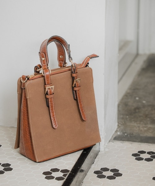 Andemiu（アンデミュウ）の「３パーテーショントート（バッグ・パイソン(NEW)/ライトグレー/ブラウン(NEW)/グリーン(NEW)）」の3枚目の写真