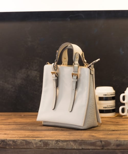 Andemiu（アンデミュウ）の「３パーテーショントート（バッグ・パイソン(NEW)/ライトグレー/ブラウン(NEW)/グリーン(NEW)）」の2枚目の写真