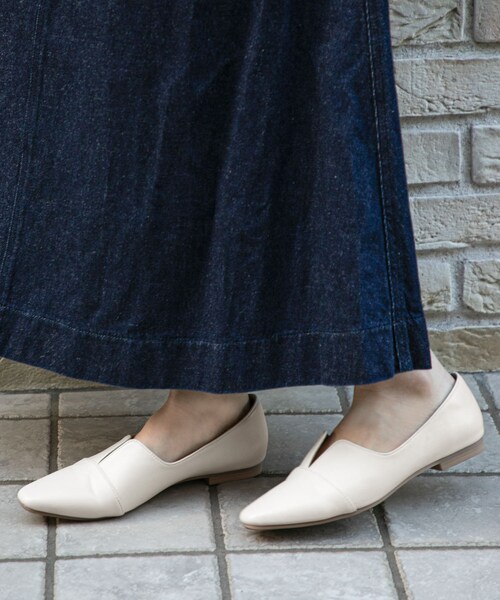 URBAN RESEARCH Sonny Label（アーバンリサーチサニーレーベル）の「スリット入りフラットシューズ（その他・レディース・ブラック/アイボリー・23/23.5/24）」の3枚目の写真