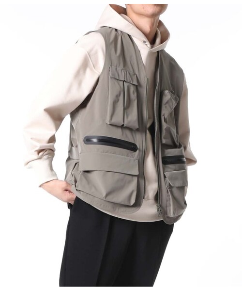 ADAM ET ROPE'（アダムエロペ）の「SILENTCOATING ミリタリーベスト（トップス・メンズ・ブラック/カーキ系・L/M/S）」の2枚目の写真