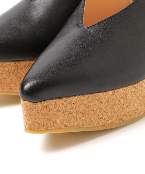 Andemiu（アンデミュウ）の「アツゾコストラップミュール（シューズ・ホワイト/ブラック/ベージュ）」の9枚目の写真