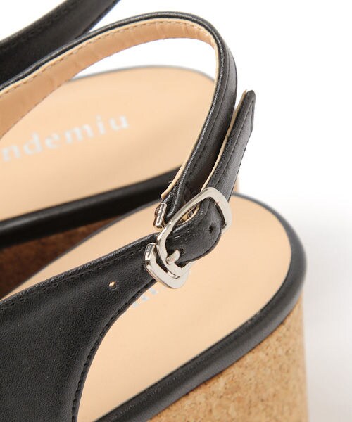 Andemiu（アンデミュウ）の「アツゾコストラップミュール（シューズ・ホワイト/ブラック/ベージュ）」の11枚目の写真