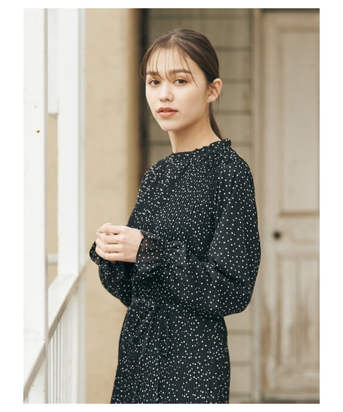 earth music&ecology（アースミュージックアンドエコロジー）の「プリーツワンピース（ワンピース/ドレス・ブラック/ブルーグリーン/ドット/ドットブラック・F）」の6枚目の写真